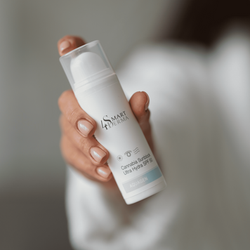 УЛЬТРАУВЛАЖНЯЮЩИЙ ЗАЩИТНЫЙ КРЕМ SPF 50 С МАСЛОМ КАННАБИСА 517 фото